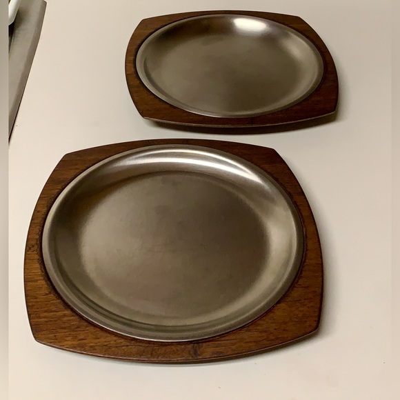 Set of 2 Vintage Mid Century Modern Genuine Walnut Steel Sizzler Plates - Picture 5 of 16
